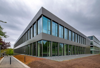 Zentrum für Angewandte Quantentechnologie an die Universität Stuttgart übergeben