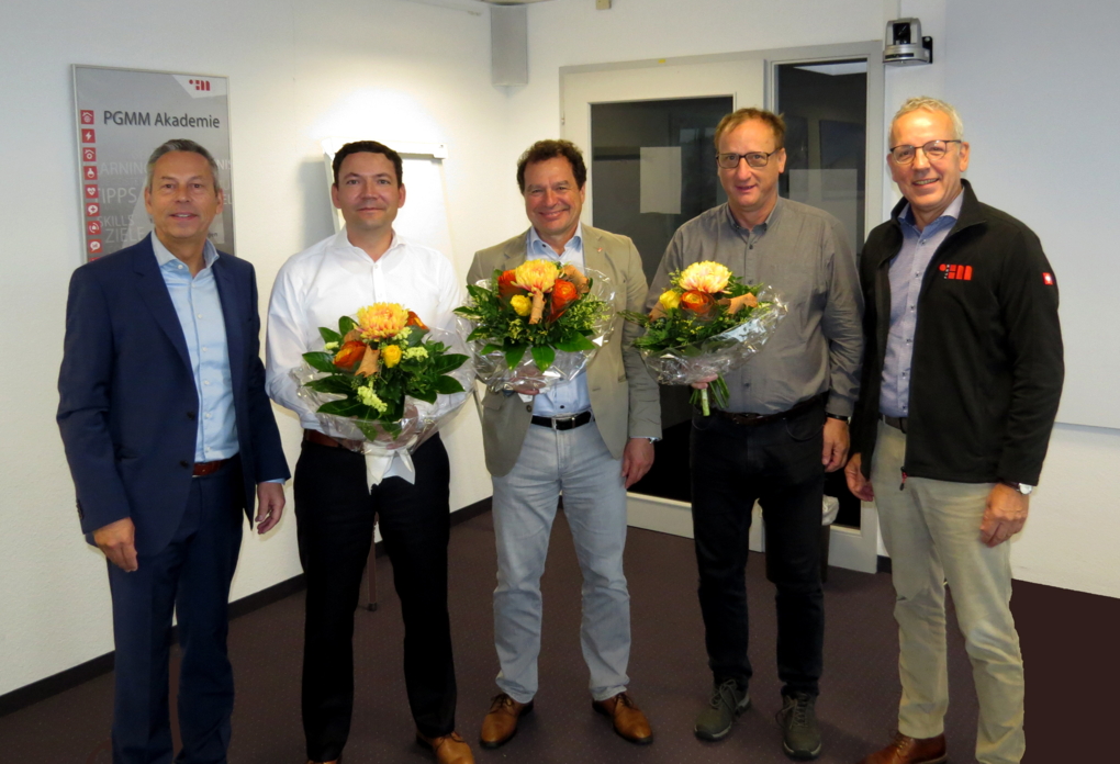 Gruppenbild der Jubilare Uwe Stüber, Rainer Strobel sowie Martin Hirschke mit den Vorständen Peter Maag und Christoph Gingelmaier im Rahmen der Ehrung zur 25-jährigen Betriebszugehörigkeit.
